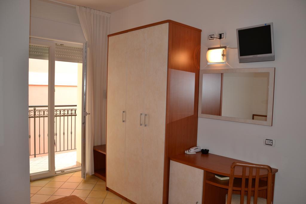 Hotel Ariston Misano Adriatico Camera foto