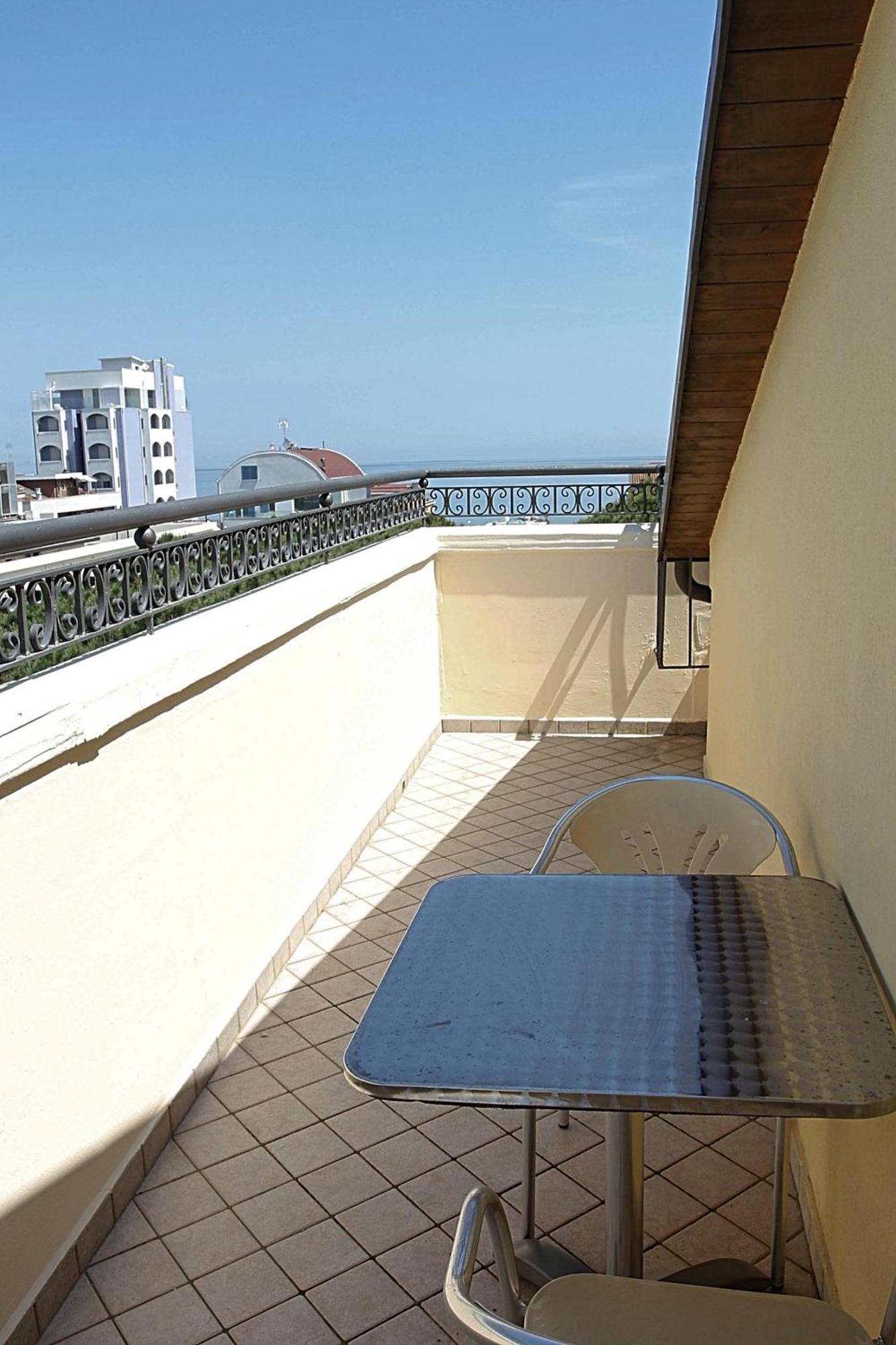 Hotel Ariston Misano Adriatico Esterno foto
