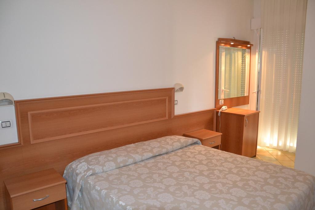 Hotel Ariston Misano Adriatico Camera foto