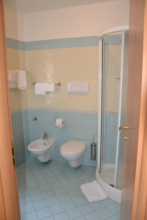 Hotel Ariston Misano Adriatico Esterno foto