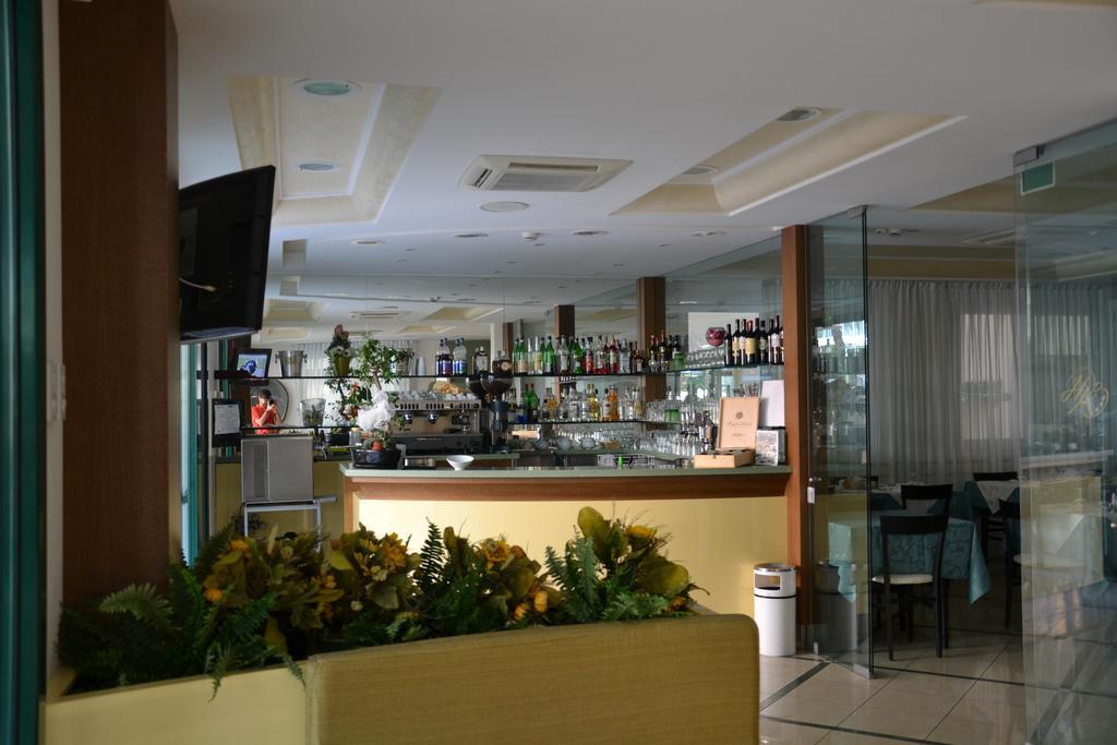 Hotel Ariston Misano Adriatico Esterno foto