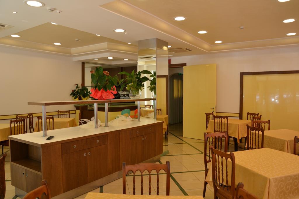 Hotel Ariston Misano Adriatico Esterno foto