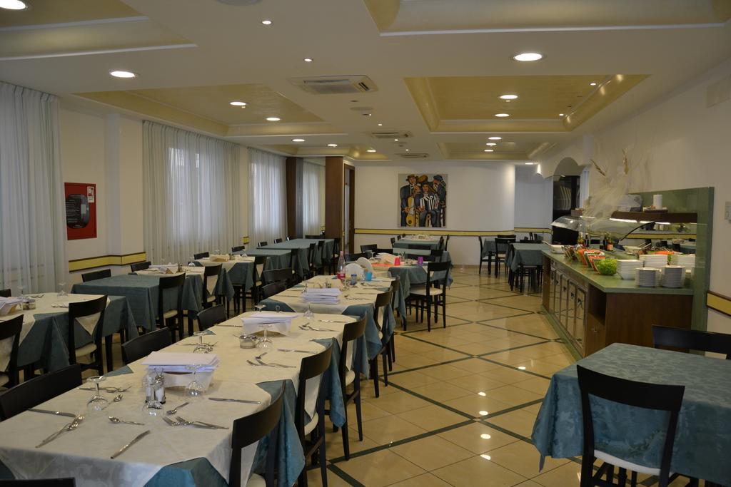 Hotel Ariston Misano Adriatico Esterno foto